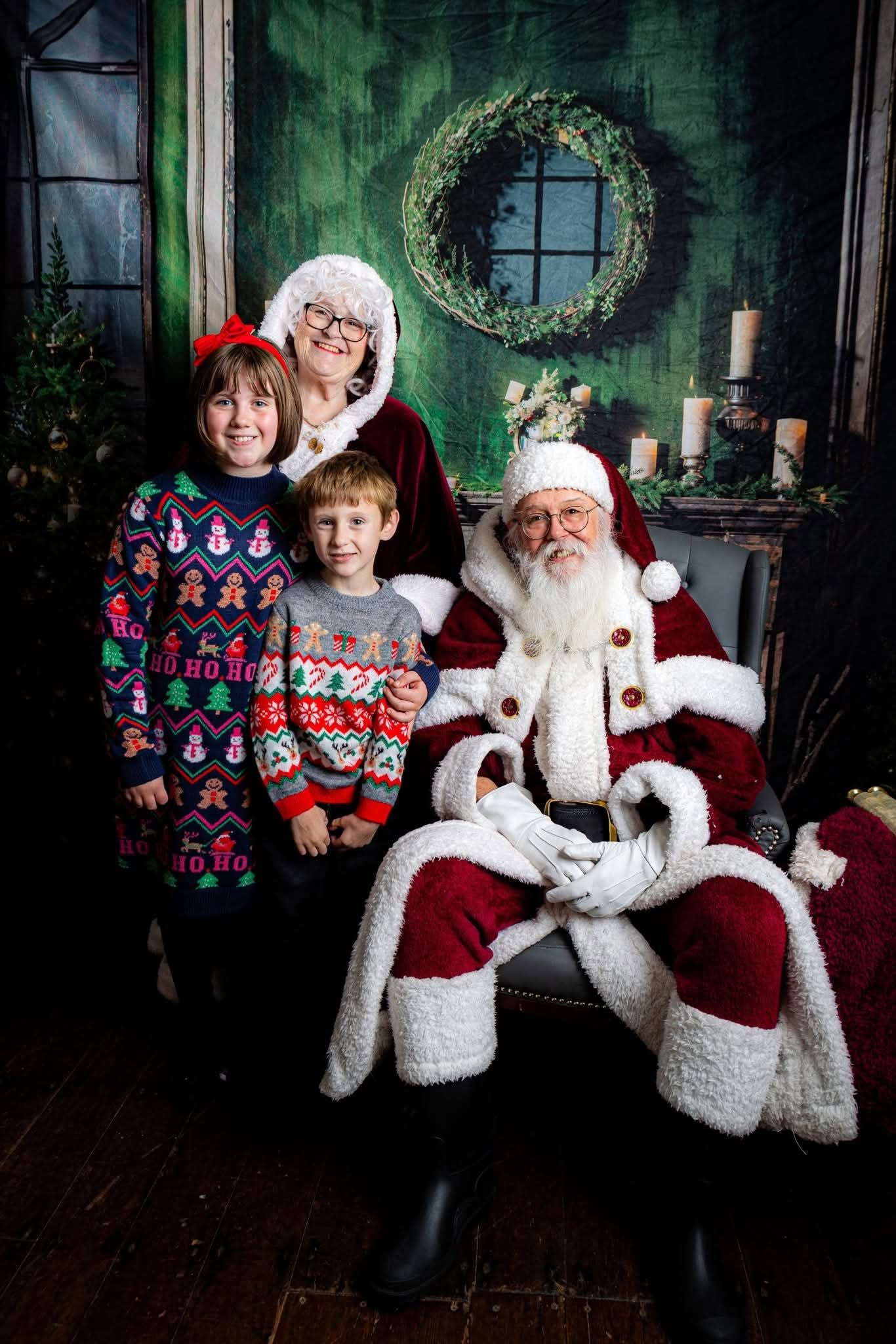 Seasonal Santa mini-session portrait